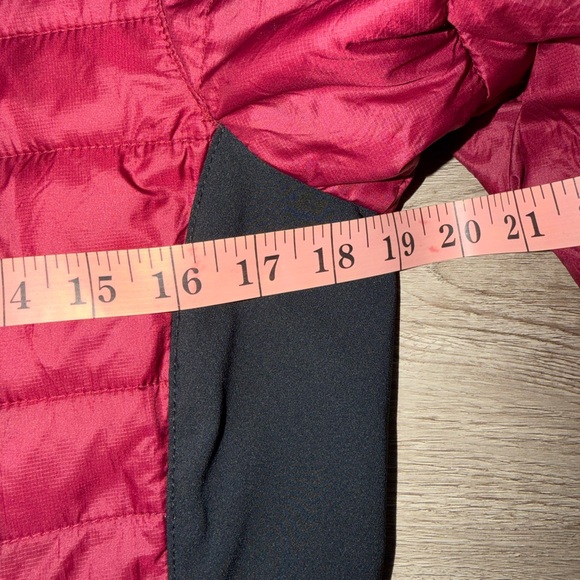 Columbia Women's Vibrant Pink Puffer Jacket - Picture 10 of 13